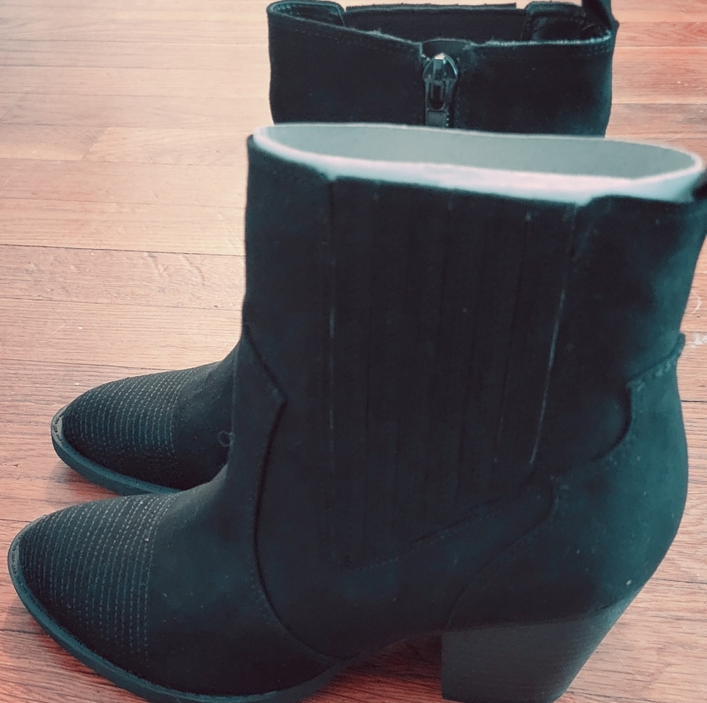 Indigo rd. Black boots size 6M